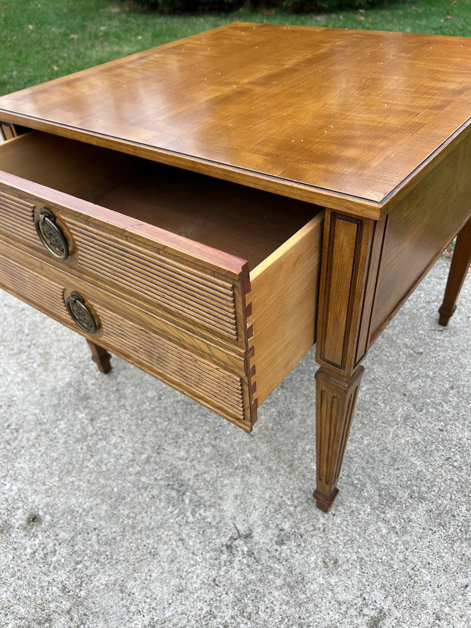 1970s Henredon Mid Century Banded Walnut and Brass Side Table - 8