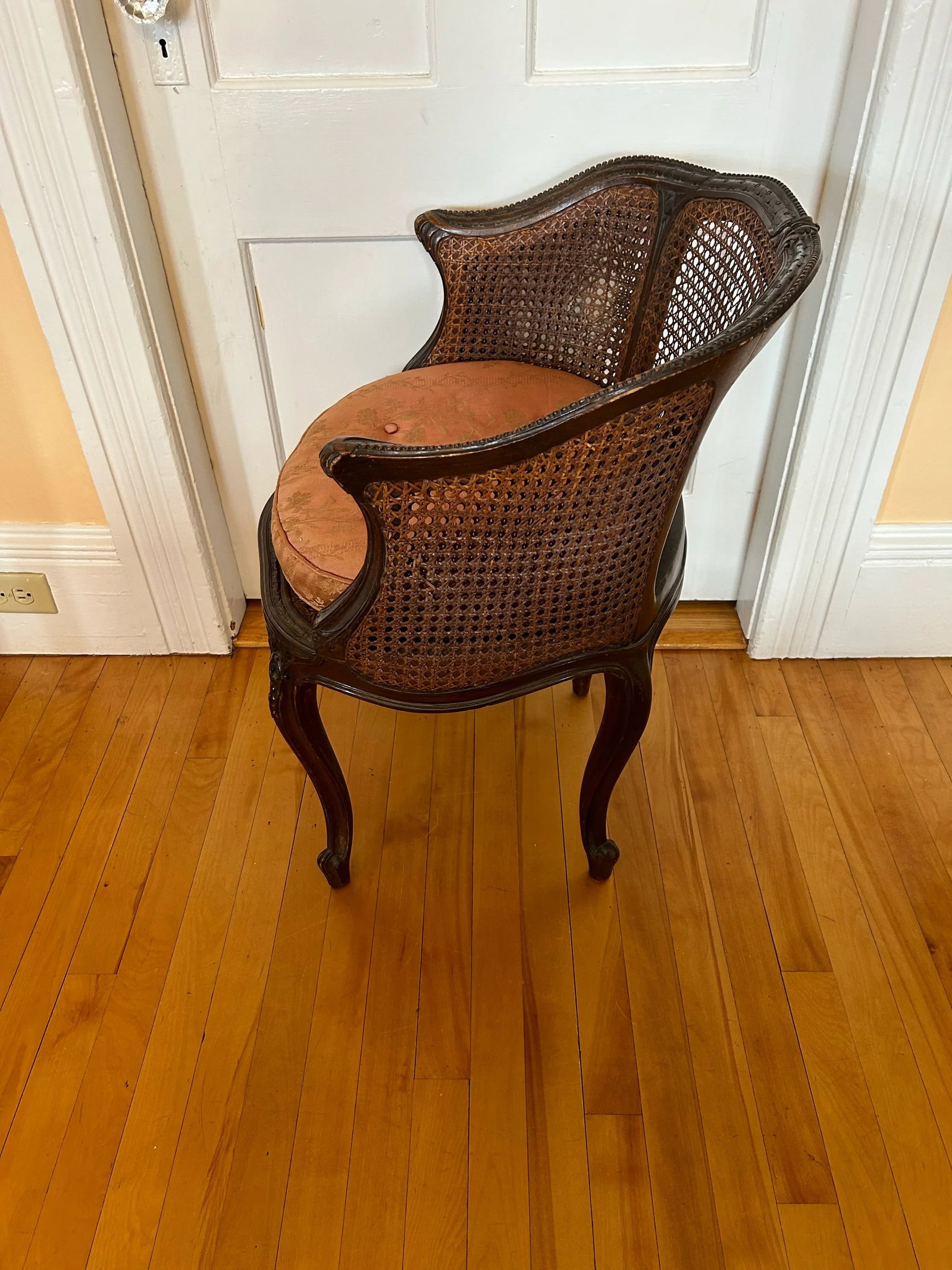 Mid 18th Century Antique Louis XV Armchair - 3