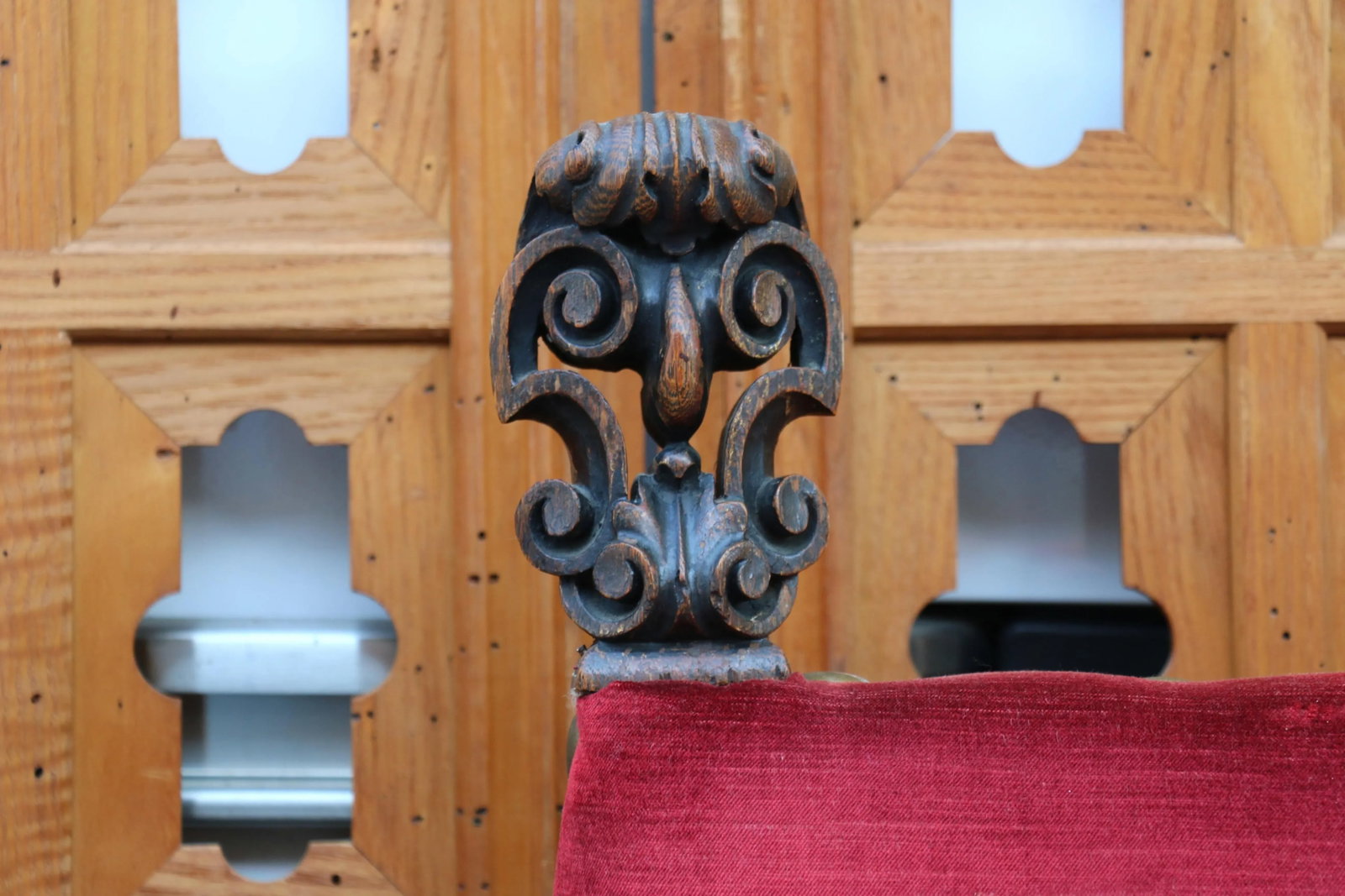 Antique Pair of Italian Carved Wood Throne Chairs - 7