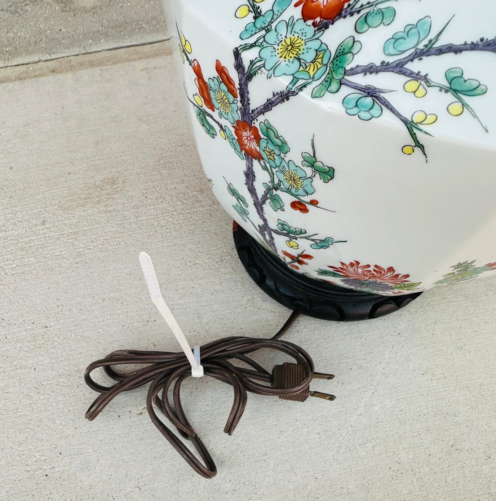 Vintage Chinoiserie Table Lamp - 11