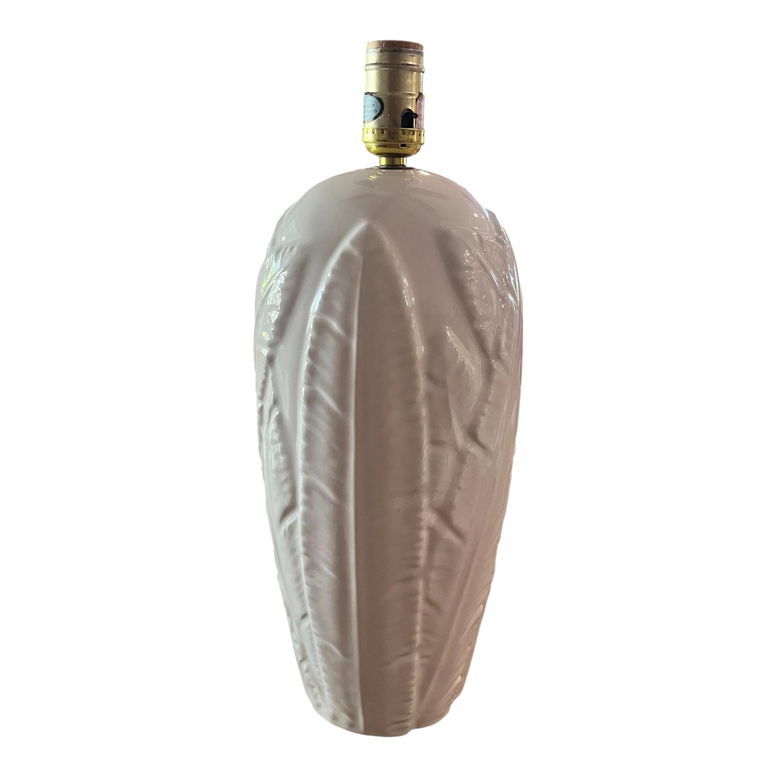 1970's Palm Beach Style White Ceramic Table Lamp: 1970s Palm Beach style white ceramic table lamp with a raised faux palm frond pattern throughout and a retractable cord. No shade. Condition: Alterations: Original Condition Unaltered Imperfections: