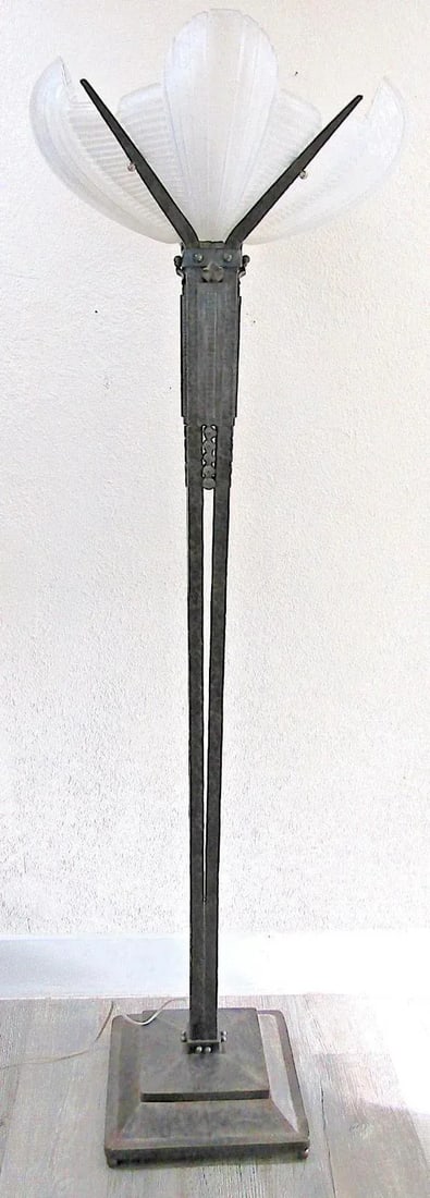 1930s French Art Deco Wrought Iron and Sculpted Frosted Glass Torchiere Floor Lamp Attributed to Ate - 4
