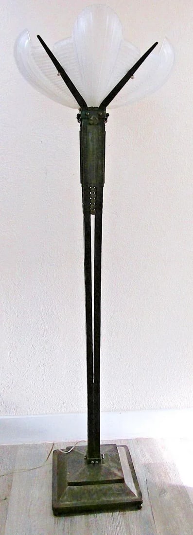 1930s French Art Deco Wrought Iron and Sculpted Frosted Glass Torchiere Floor Lamp Attributed to Ate - 5