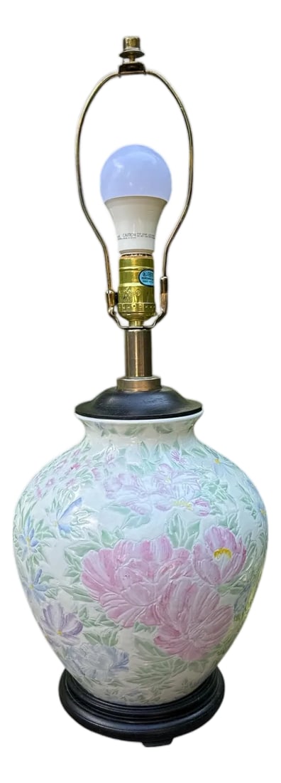 1970s Chinoiserie Table Lamp Ginger Jar Ceramic Floral Painted Famille Rose: Offering a vintage Chinosserie ceramic hand-painted floral table lamp. Ceramic ginger jar with a black wood base and matching cap. One in right is .approximately .75 to 1" taller from table to top of 