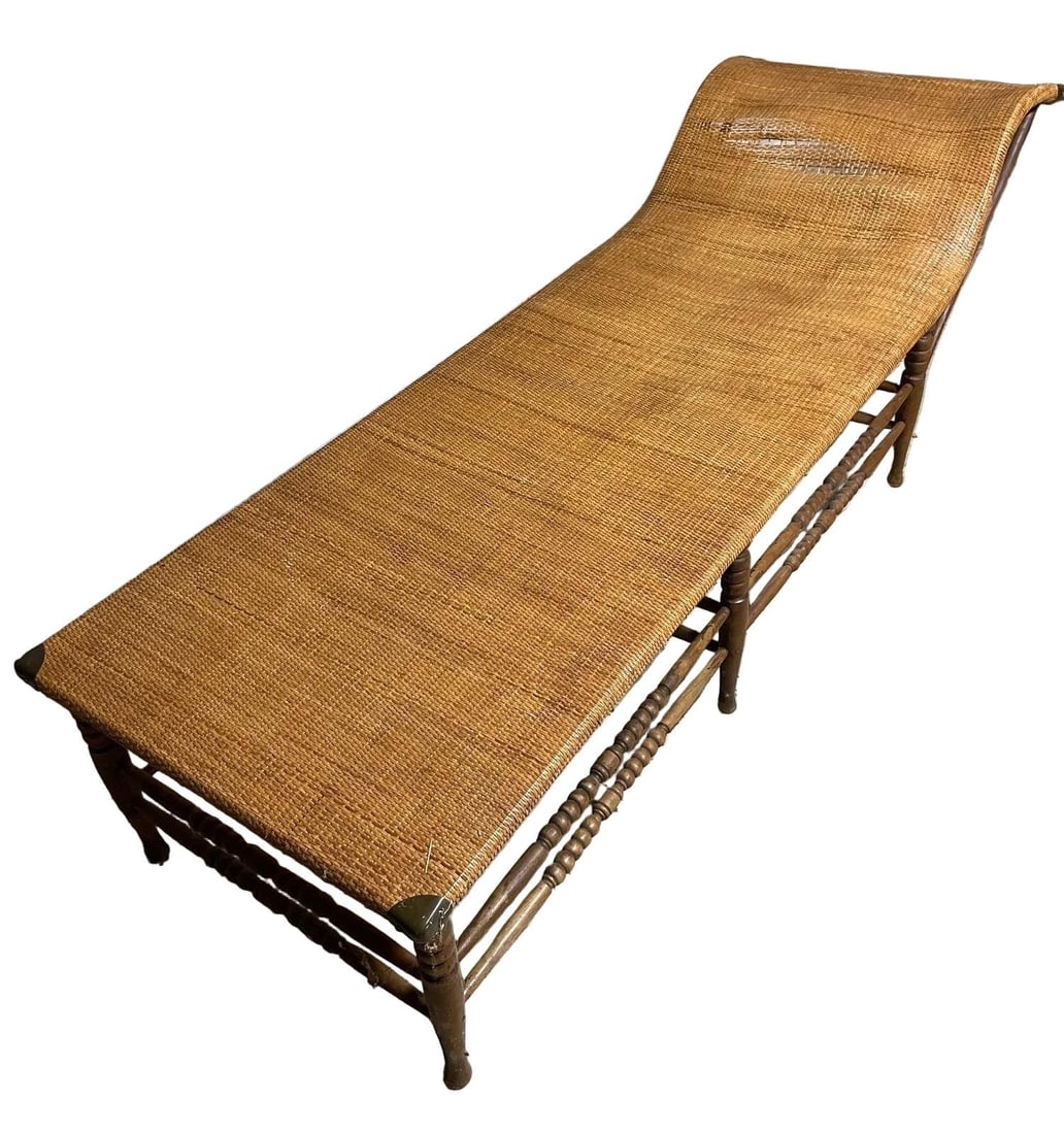 Elegant Vintage Wood and Wicker Colonial Chaise Lounge Attributed to Heywood Wakefield - 4