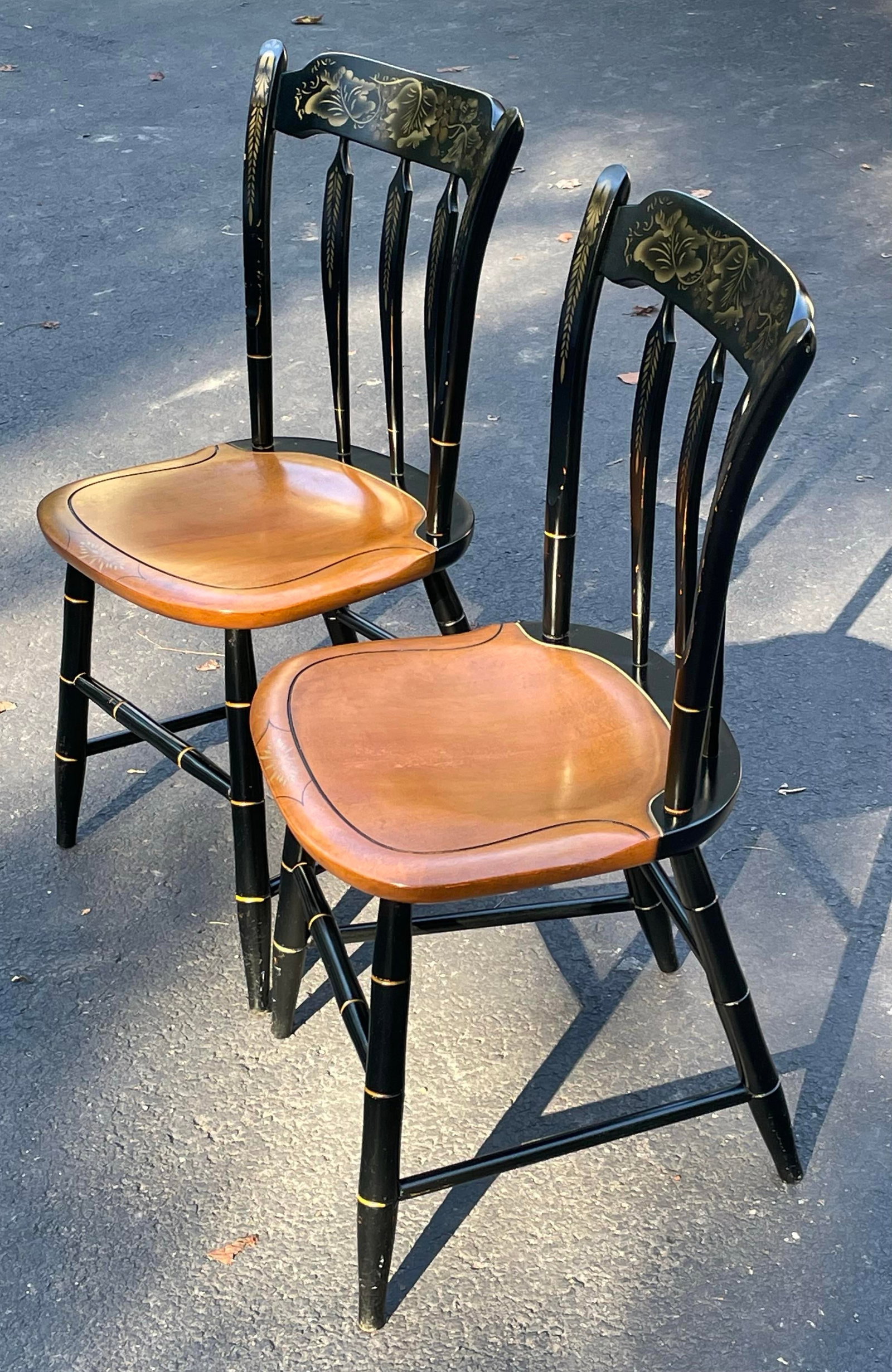 Mid 20th Century Hitchcock Ebonized Arrow Back Windsor Style Dide Chair - 4