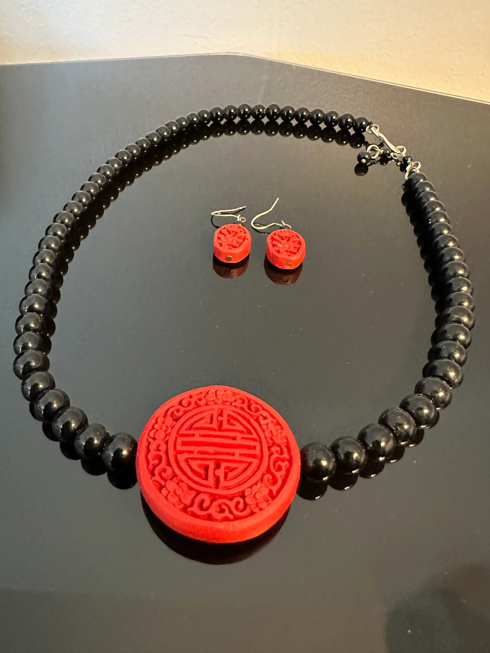 Vintage Hand Carved Cinnabar-Style Chinese Pendant Necklace With Black Onyx Glass Beads and Matching - 4