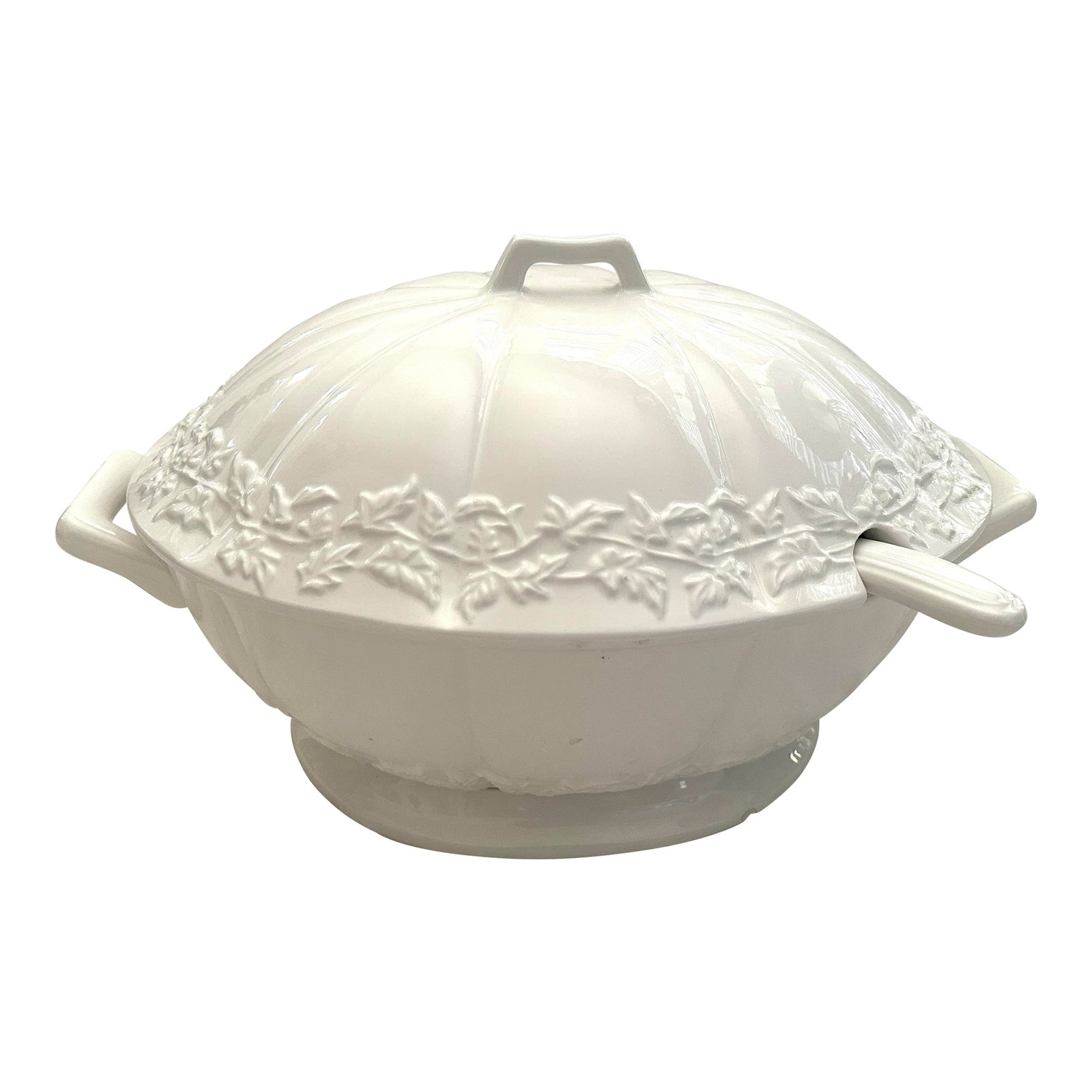 CWC White Soup Tureen: CWC White Soup Tureen w/Spoon, perfect for the Holidays. Great for not just soup how about mash potatoes. Made in Italy 15.5in w x 12.75in d x 5.75in. h-bowl 10.5in h to lid handle 18.5in w to side ha