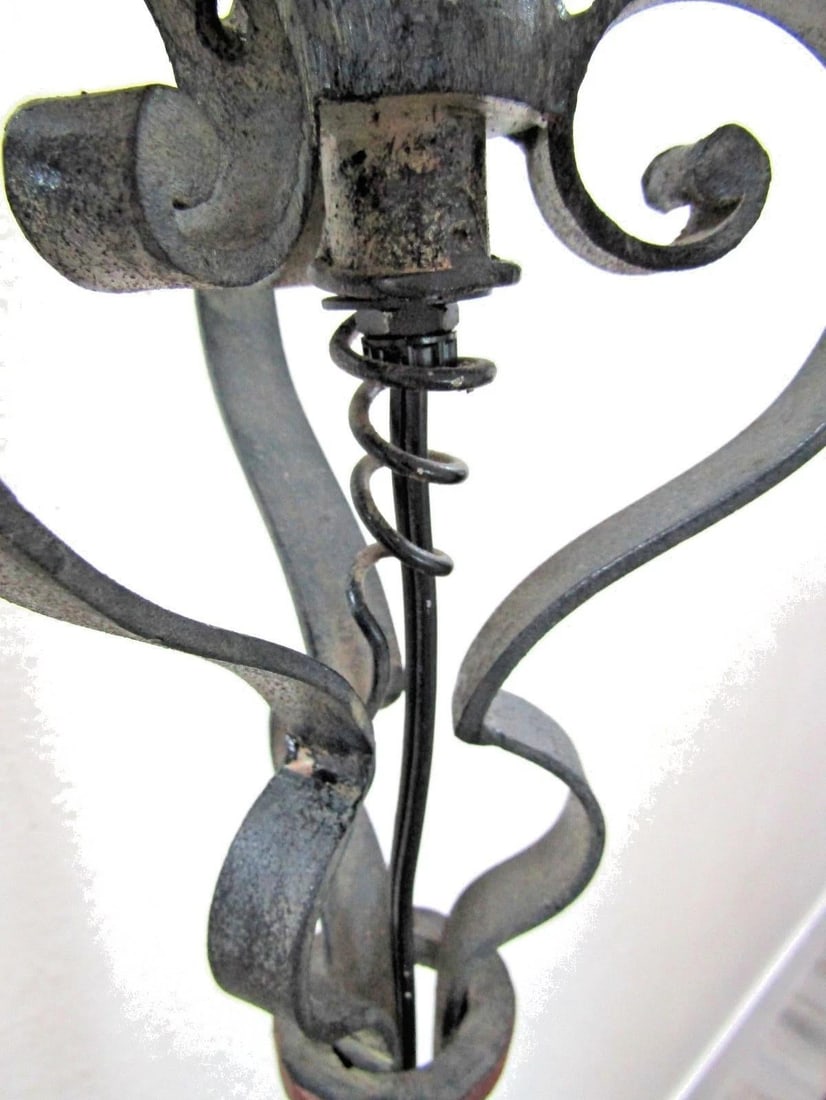 1920s French Art Deco Wrought Iron Scrollwork and Leaves Tripod Floor Lamp and Shade - 7