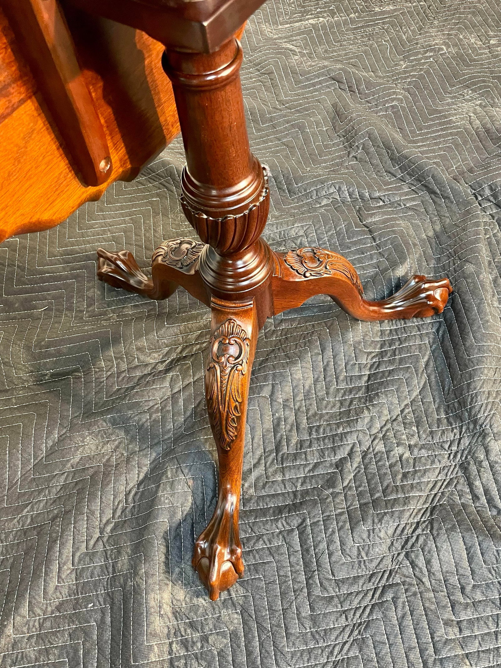 Late 20th Century L & J. G. Stickley Mahogany Pie Crust Tea Table With Flip Top - 10