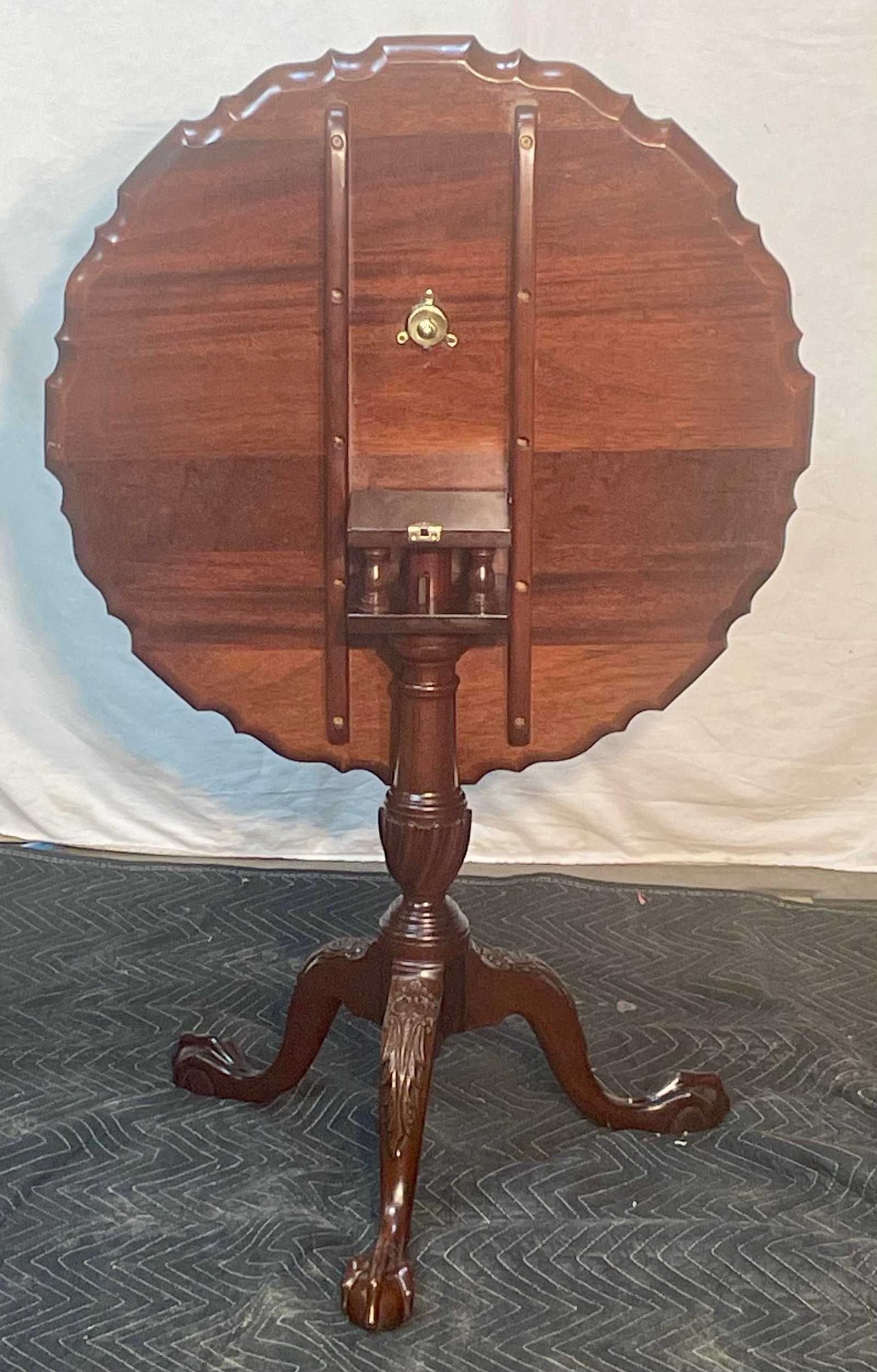 Late 20th Century L & J. G. Stickley Mahogany Pie Crust Tea Table With Flip Top - 7
