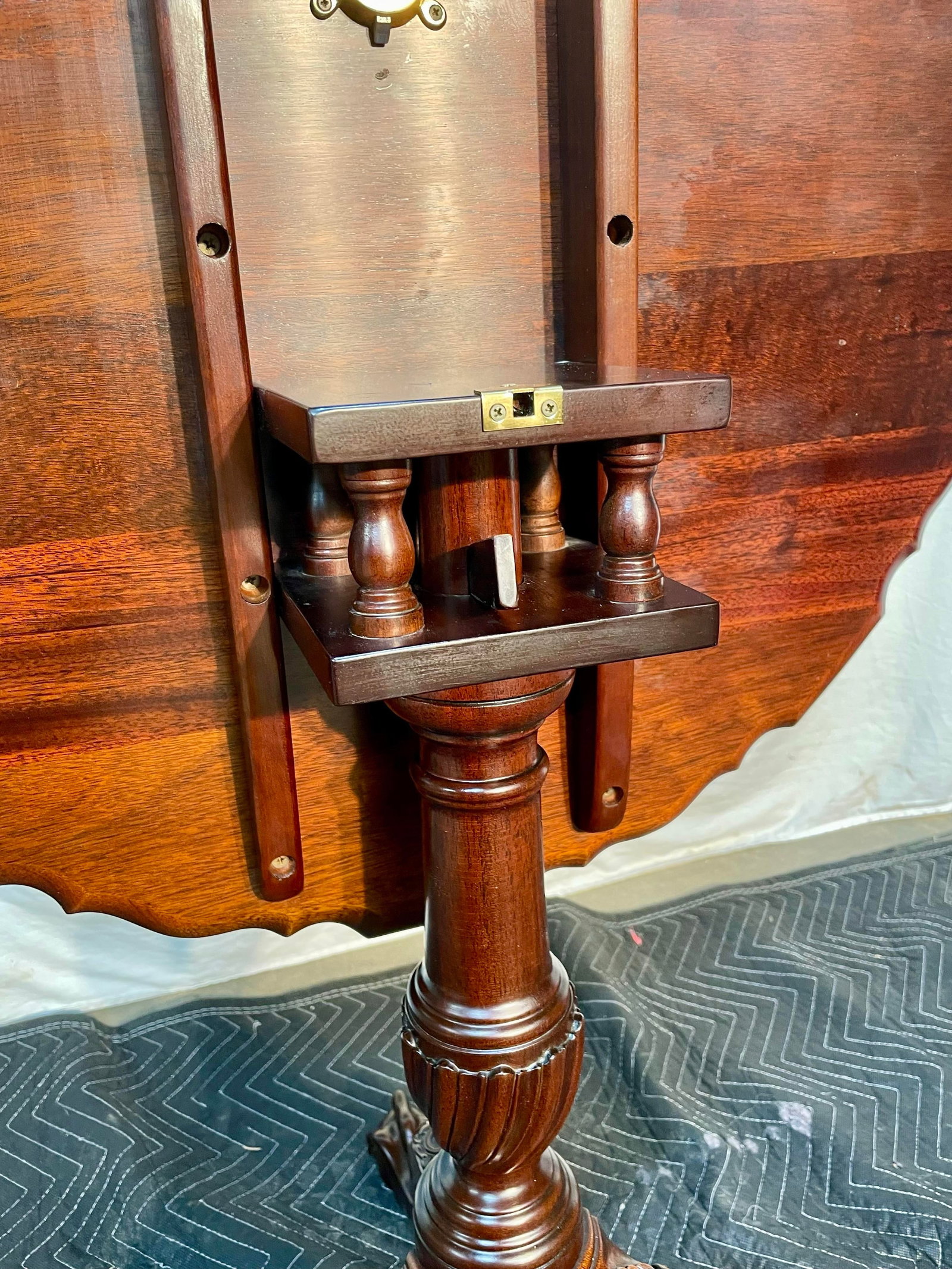 Late 20th Century L & J. G. Stickley Mahogany Pie Crust Tea Table With Flip Top - 9