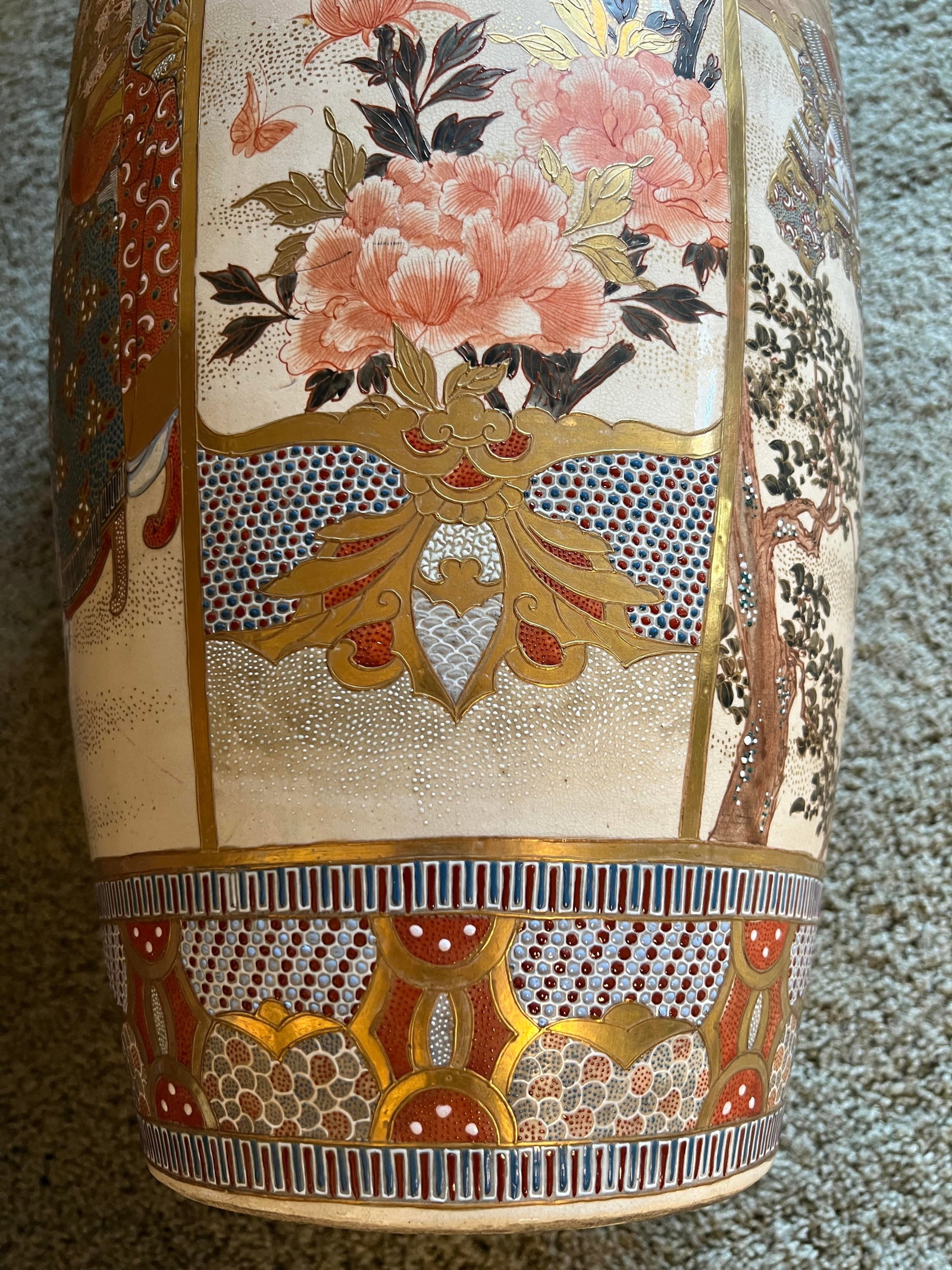 Monumental 24" Antique Japanese Meiji Period Kyoto Satsuma Palace Floor Vase, Court Scene & Peony Pa - 10