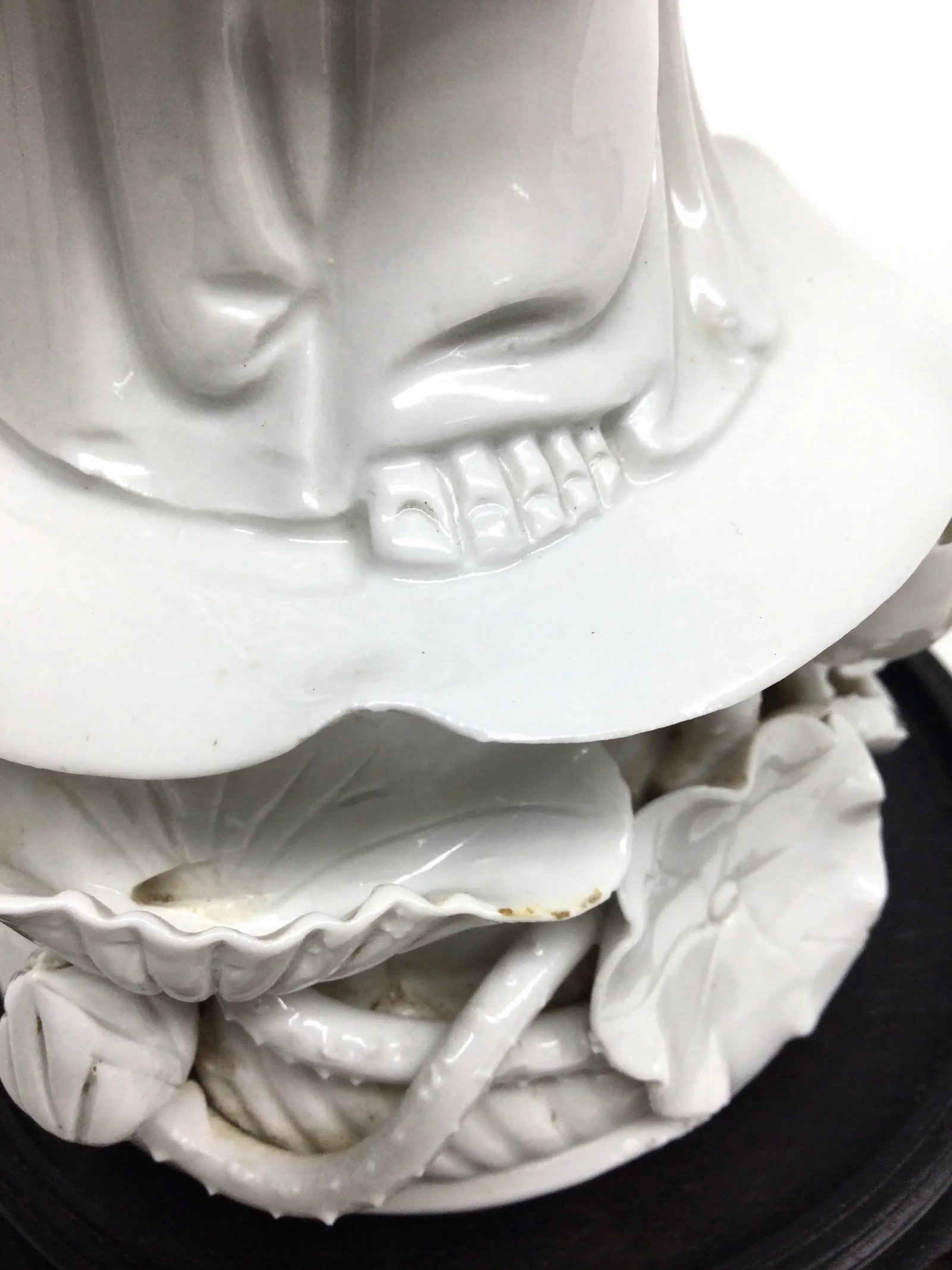 Vintage Chinese White Porcelain Guanyin - 11