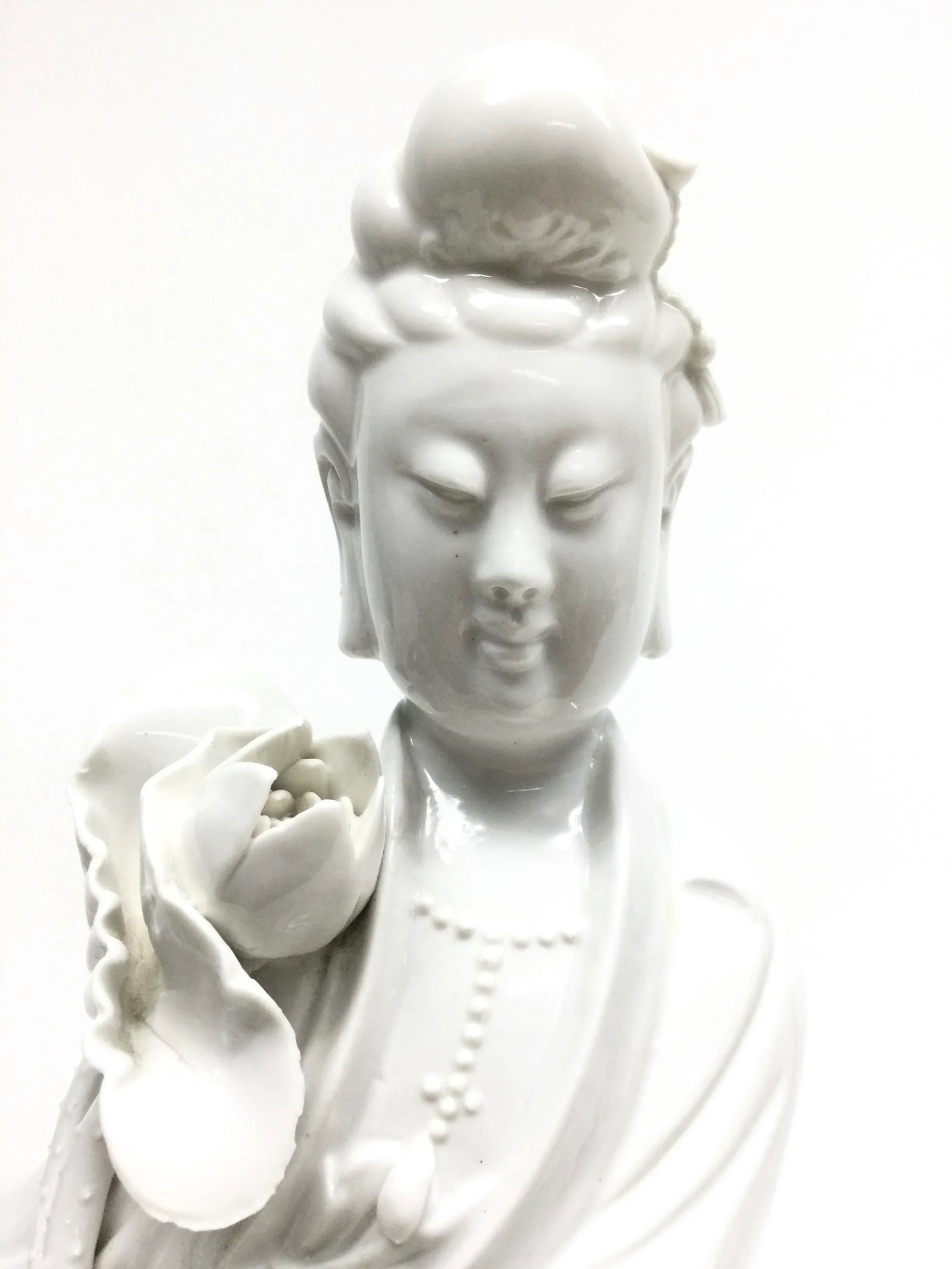Vintage Chinese White Porcelain Guanyin - 4