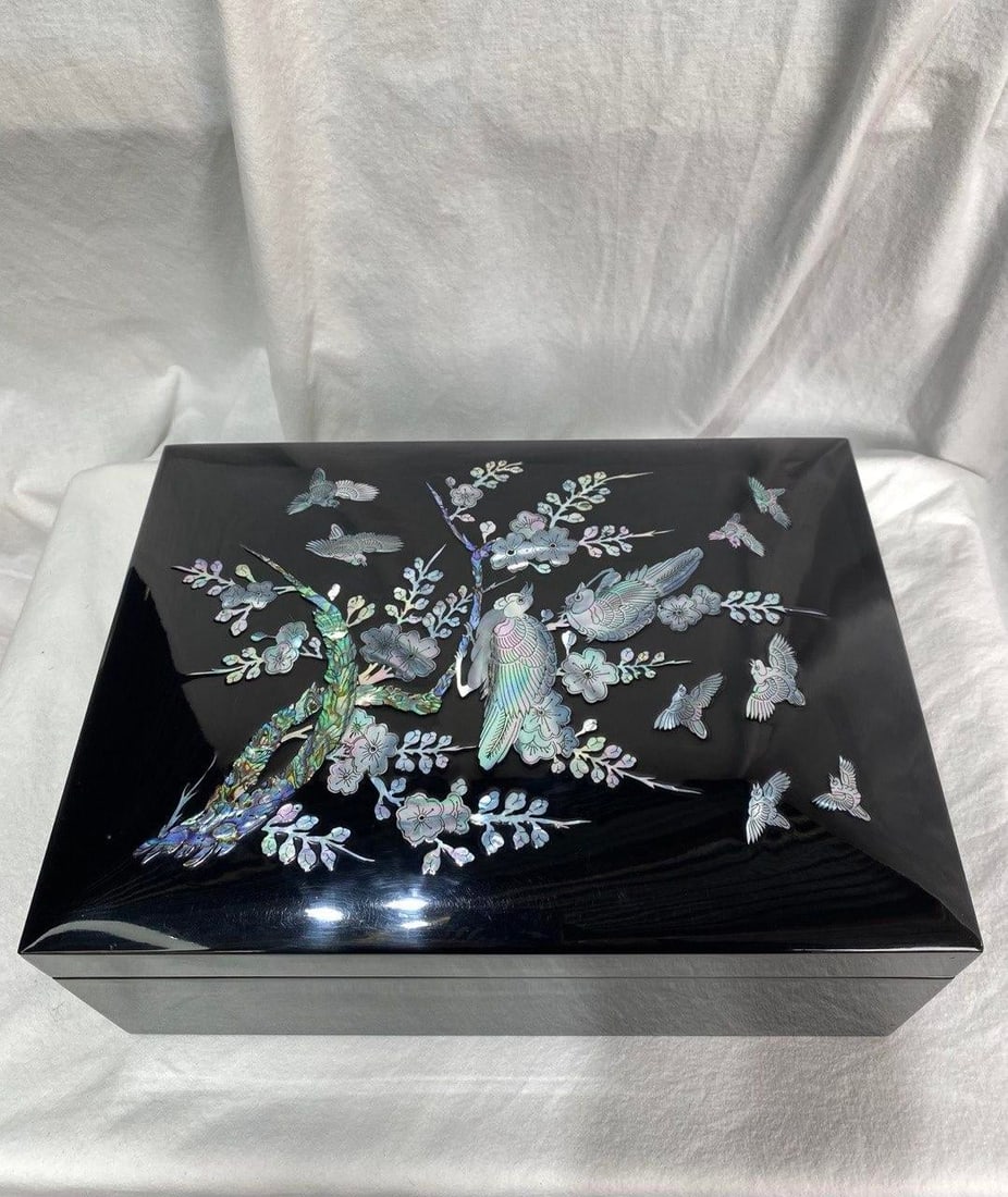 Late 20th Century Korean Mother-of-Pearl Lacquer Document Box With Birds & Blossoms - 16