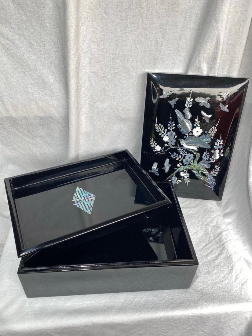 Late 20th Century Korean Mother-of-Pearl Lacquer Document Box With Birds & Blossoms - 3