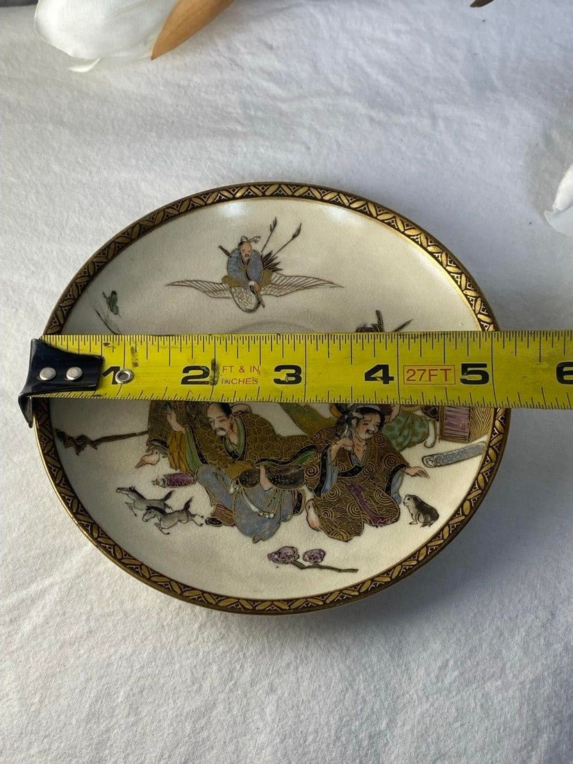 Japanese Satsuma-Style Plate With Four Figures & Gilt Decoration - 10