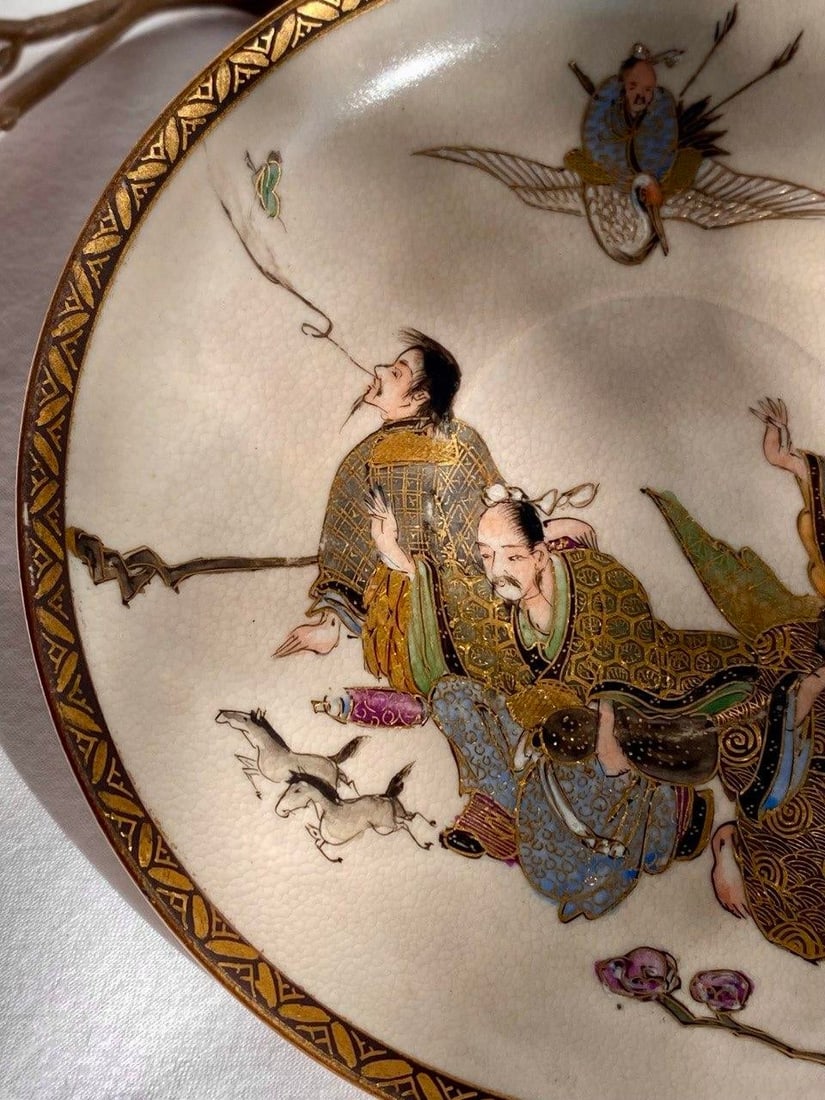 Japanese Satsuma-Style Plate With Four Figures & Gilt Decoration - 4