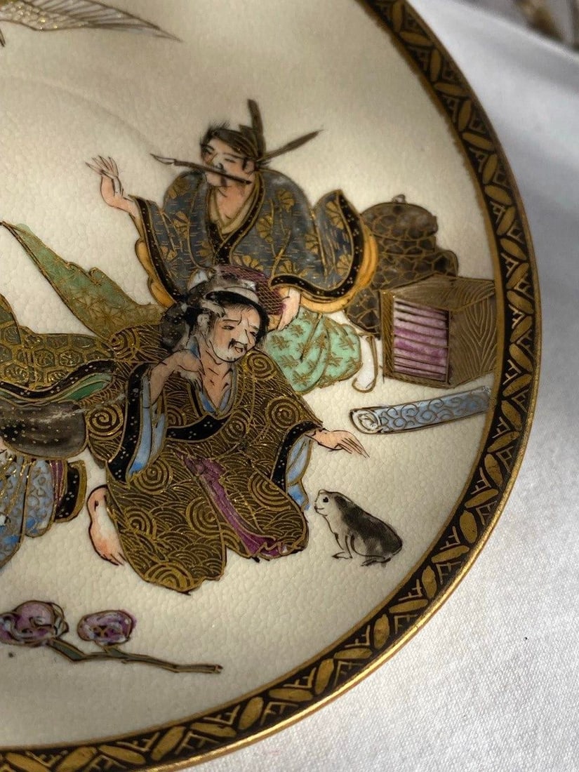 Japanese Satsuma-Style Plate With Four Figures & Gilt Decoration - 5