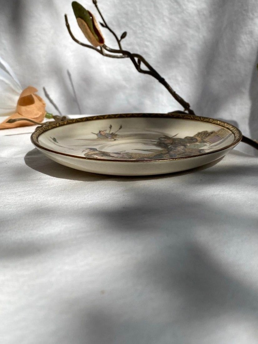Japanese Satsuma-Style Plate With Four Figures & Gilt Decoration - 7