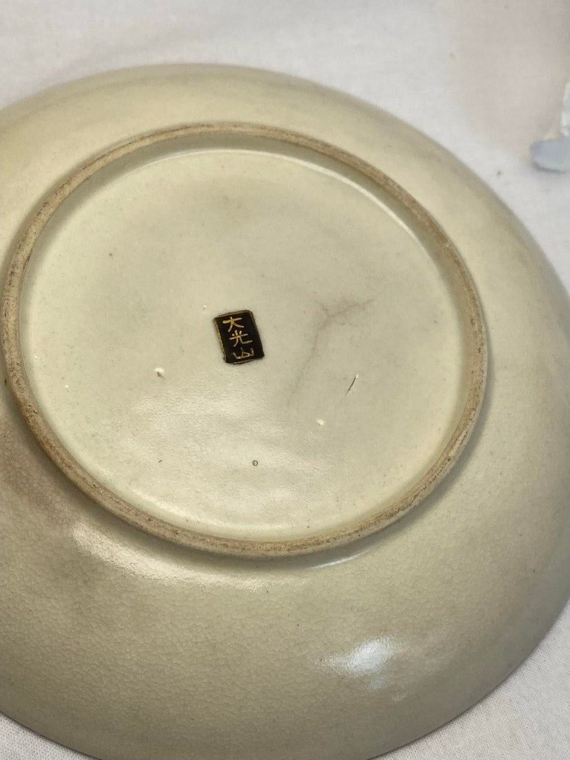 Japanese Satsuma-Style Plate With Four Figures & Gilt Decoration - 9