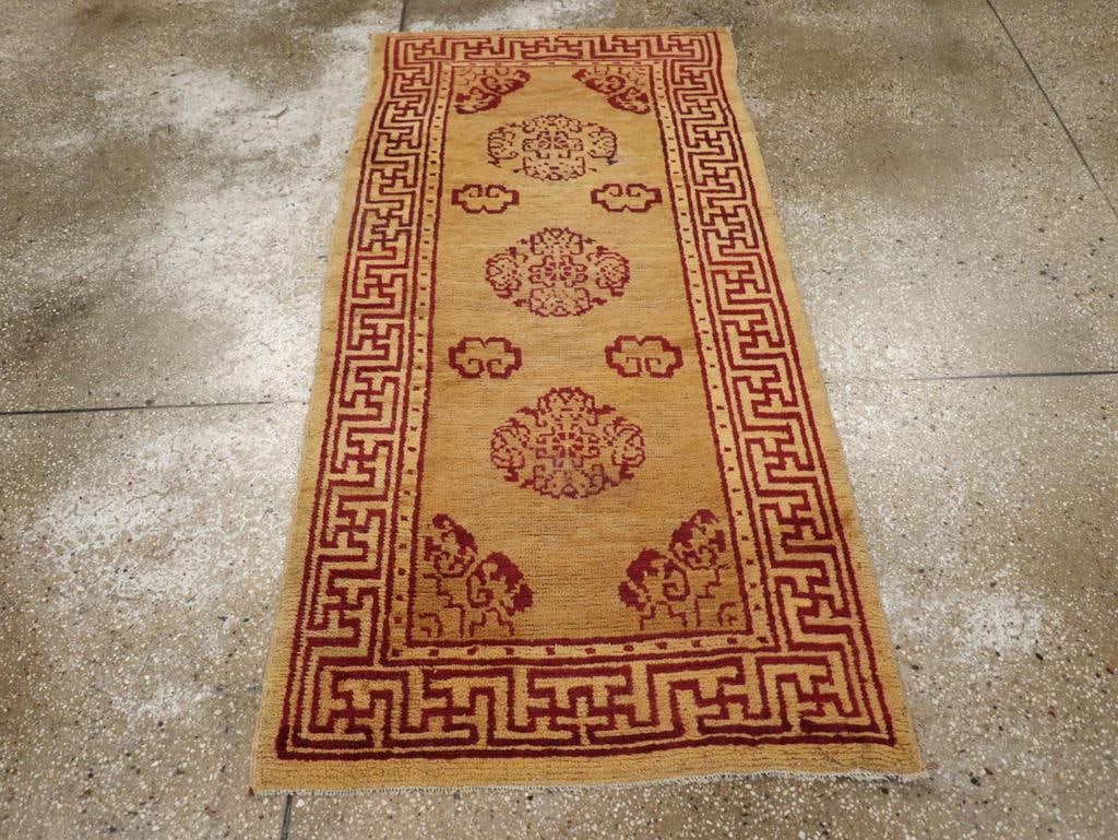 Galerie Shabab Collection Mid-20th Century Chinese Art Deco Throw Rug - 2