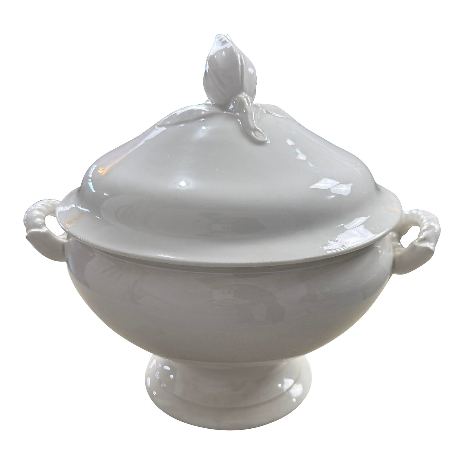 1940s Boch La Louviere Belgian Soup Tureen With Tulip Handle: An elegant ceramic soup tureen produced by Boch La Louviere, one of Belgium's most respected historic ceramic manufacturers. This finely modeled tureen features a classic, softly contoured form with