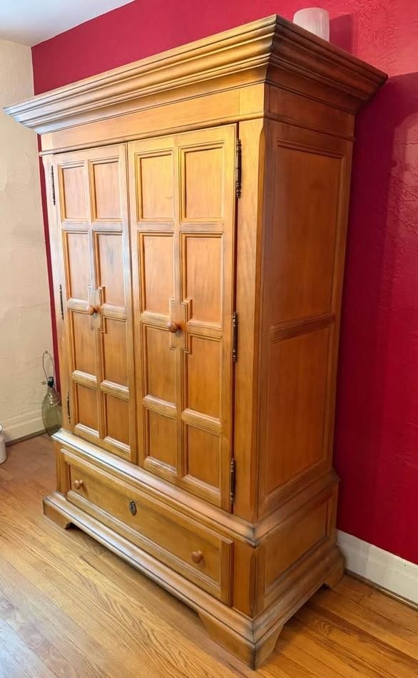 Drexel Heritage 'American Themes' Vintage Distressed Maple Armoire - Made in North Carolina in 1992 - 2