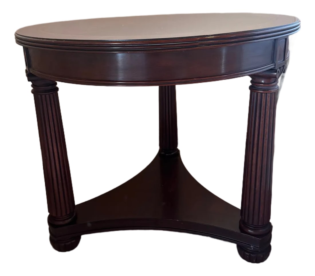 Late 20th Century Henkel Harris Model 5430 Flame Mahogany Inlaid Round Lamp Table [Cb]: A refined example of classic American craftsmanship by Henkel Harris, this Model 5430 lamp table is executed in richly figured flame mahogany with a beautifully banded inlaid top. The circular form is
