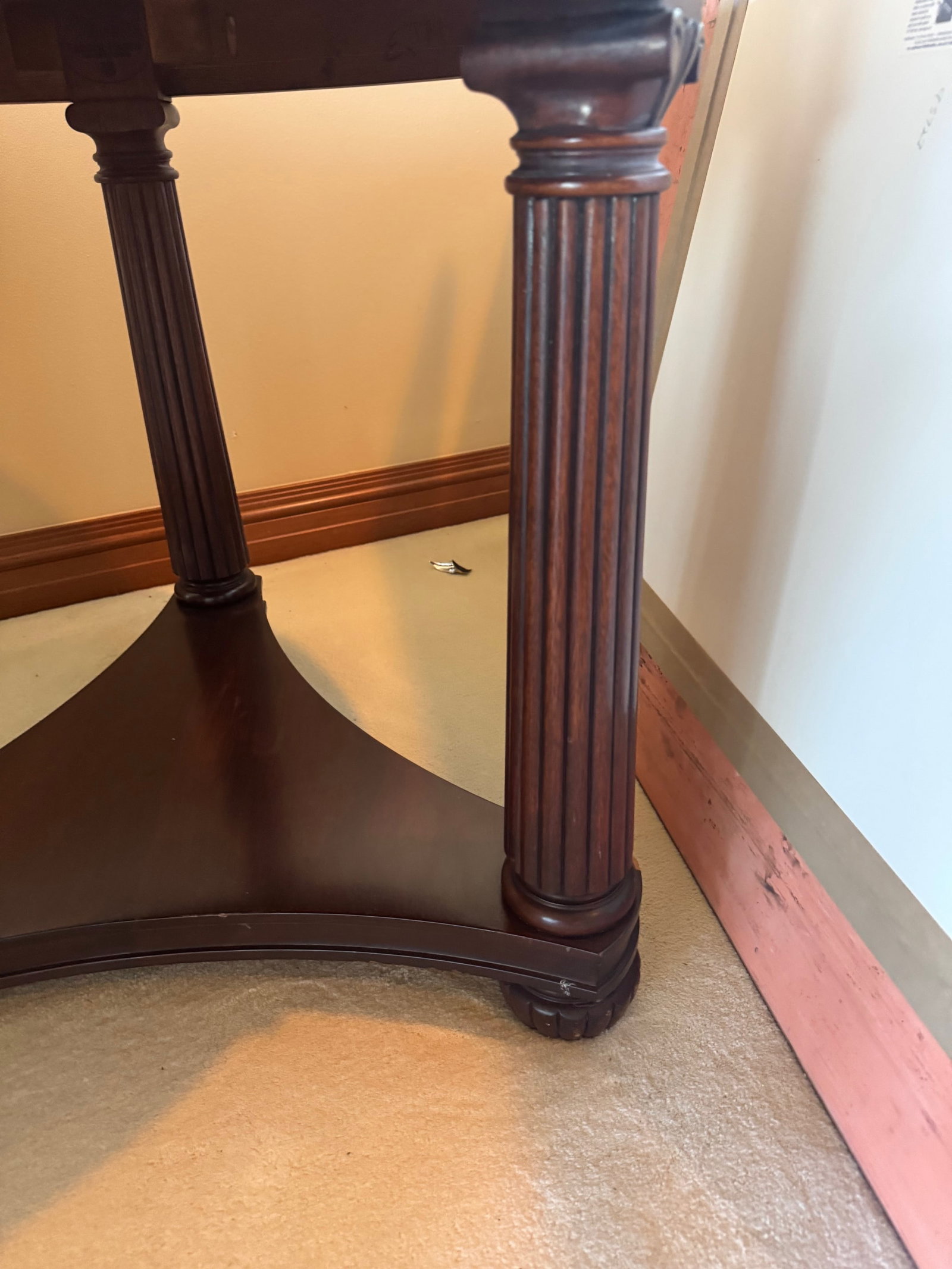 Late 20th Century Henkel Harris Model 5430 Flame Mahogany Inlaid Round Lamp Table [Cb] - 2