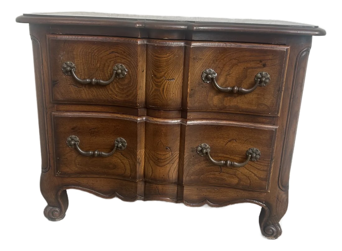1980s Henredon French Provincial Louis XV Carved Oak Nightstand: Henredon bed side table nightstand top quality made furniture by Henredon solid well made original finish or refinish to your style for many years to come Condition: Alterations: Original Condition