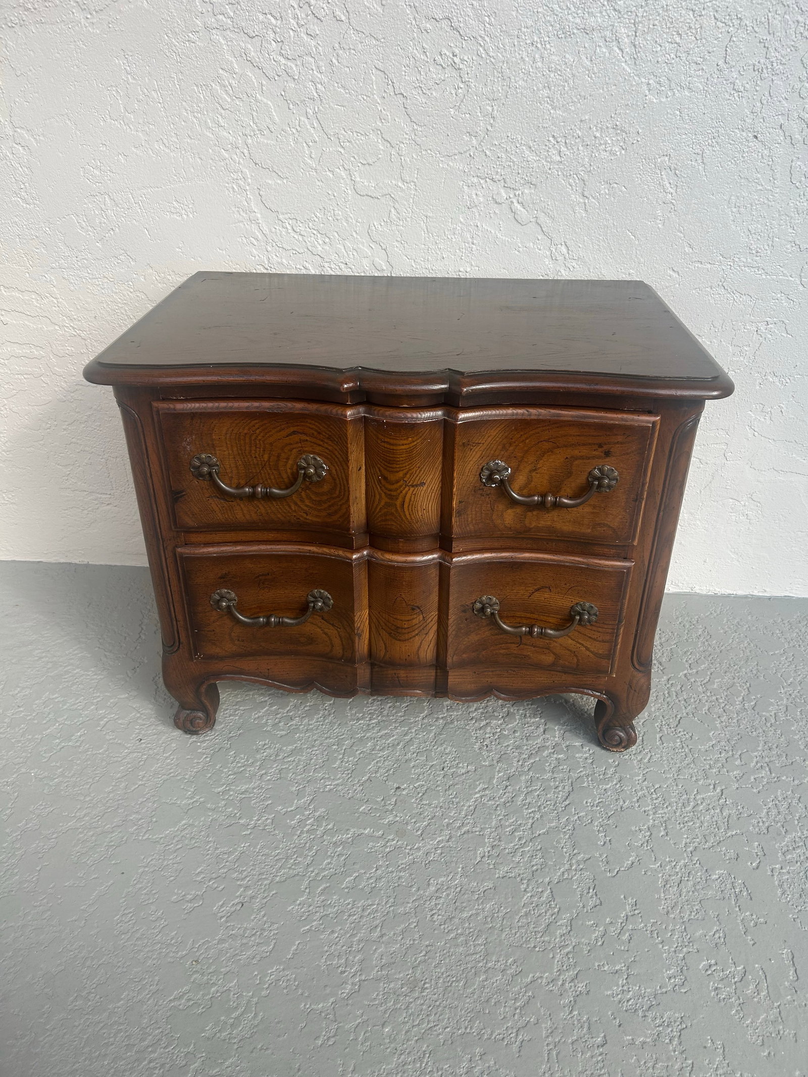 1980s Henredon French Provincial Louis XV Carved Oak Nightstand - 2