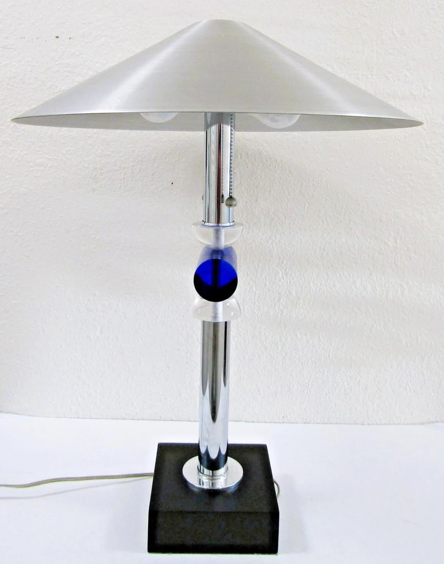 1970s Van Teal Mid-Century Modern Lucite, Chrome and Brushed Aluminum Table Lamp - 10