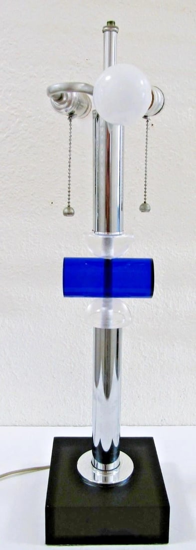 1970s Van Teal Mid-Century Modern Lucite, Chrome and Brushed Aluminum Table Lamp - 11