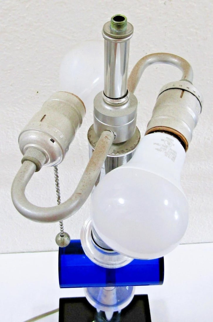 1970s Van Teal Mid-Century Modern Lucite, Chrome and Brushed Aluminum Table Lamp - 12