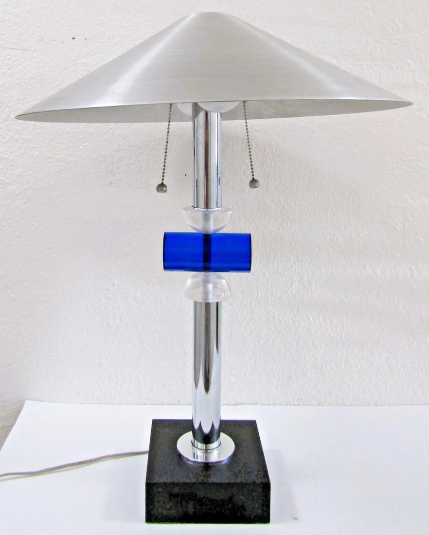 1970s Van Teal Mid-Century Modern Lucite, Chrome and Brushed Aluminum Table Lamp - 3