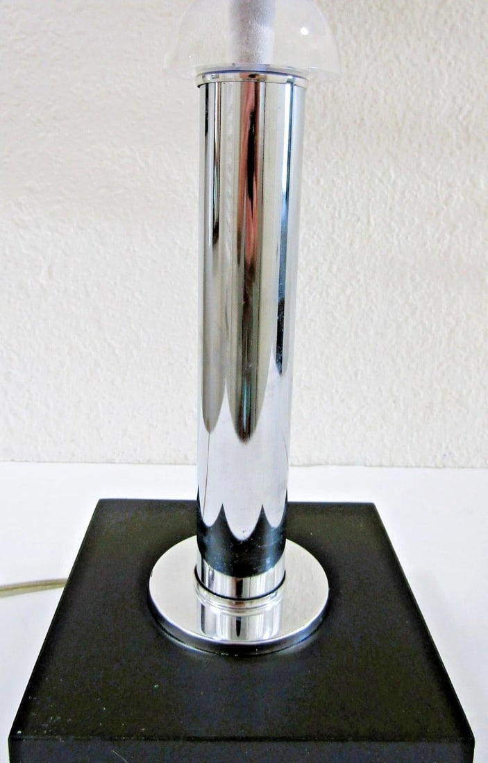 1970s Van Teal Mid-Century Modern Lucite, Chrome and Brushed Aluminum Table Lamp - 5