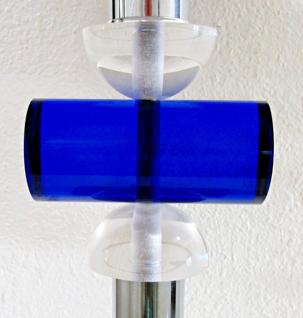 1970s Van Teal Mid-Century Modern Lucite, Chrome and Brushed Aluminum Table Lamp - 6