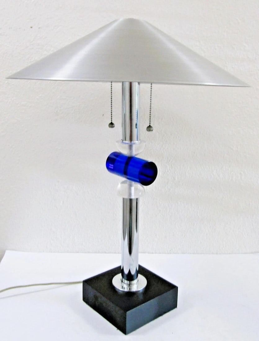 1970s Van Teal Mid-Century Modern Lucite, Chrome and Brushed Aluminum Table Lamp - 9