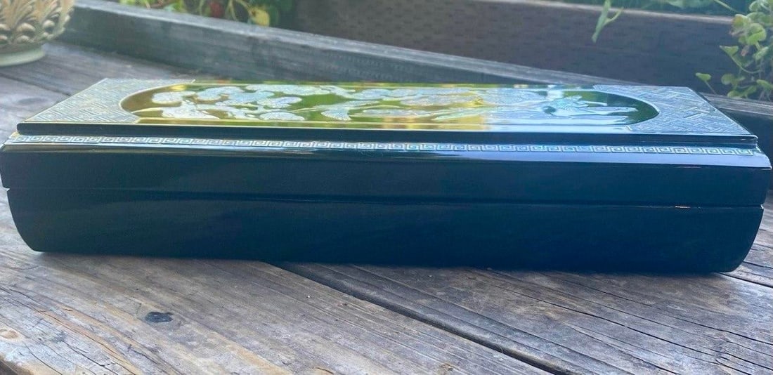 Large Vintage Korean Black Lacquer Mother-of-Pearl Scholar's Box With Brass Dish Insert - 8