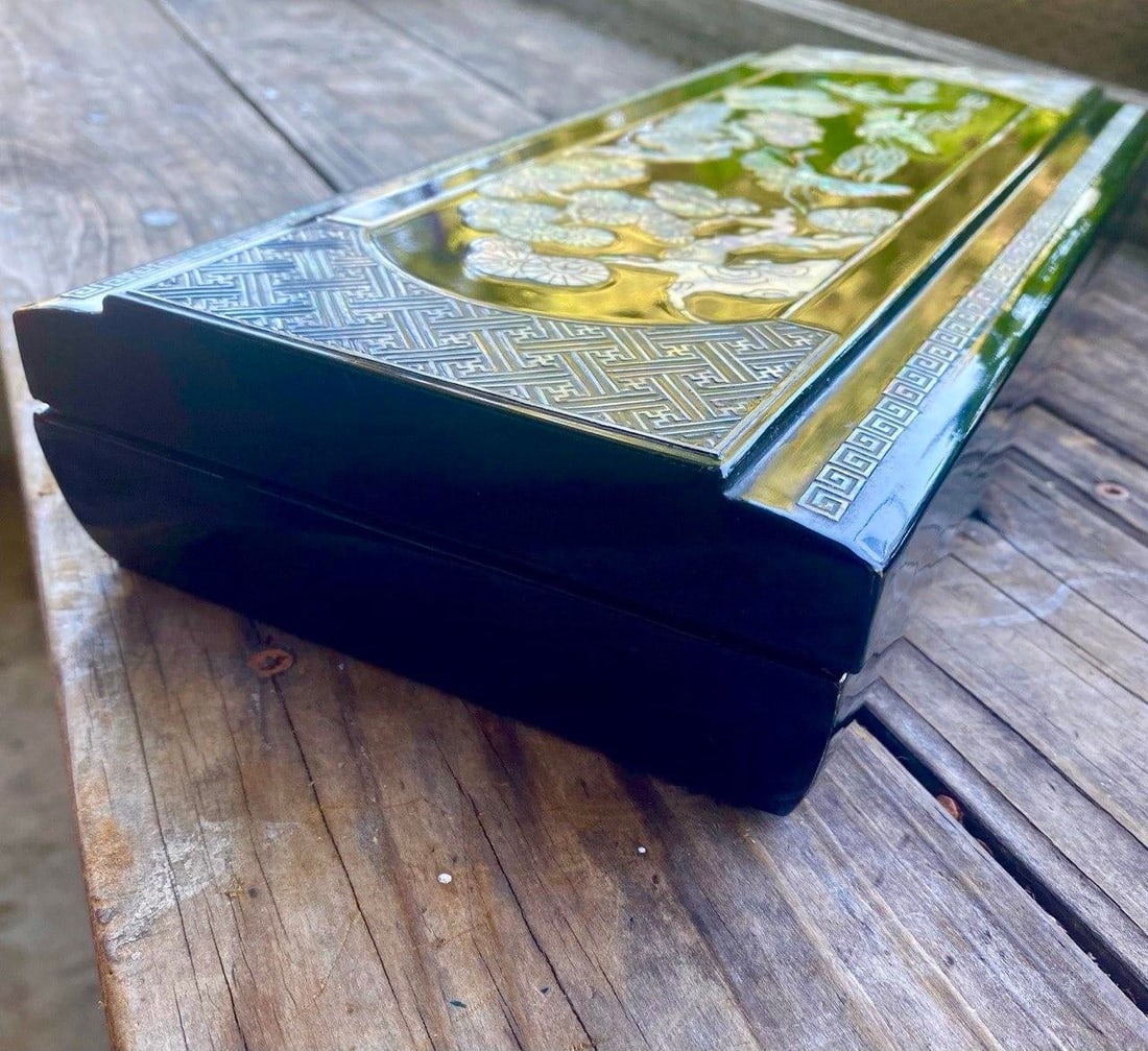 Large Vintage Korean Black Lacquer Mother-of-Pearl Scholar's Box With Brass Dish Insert - 9