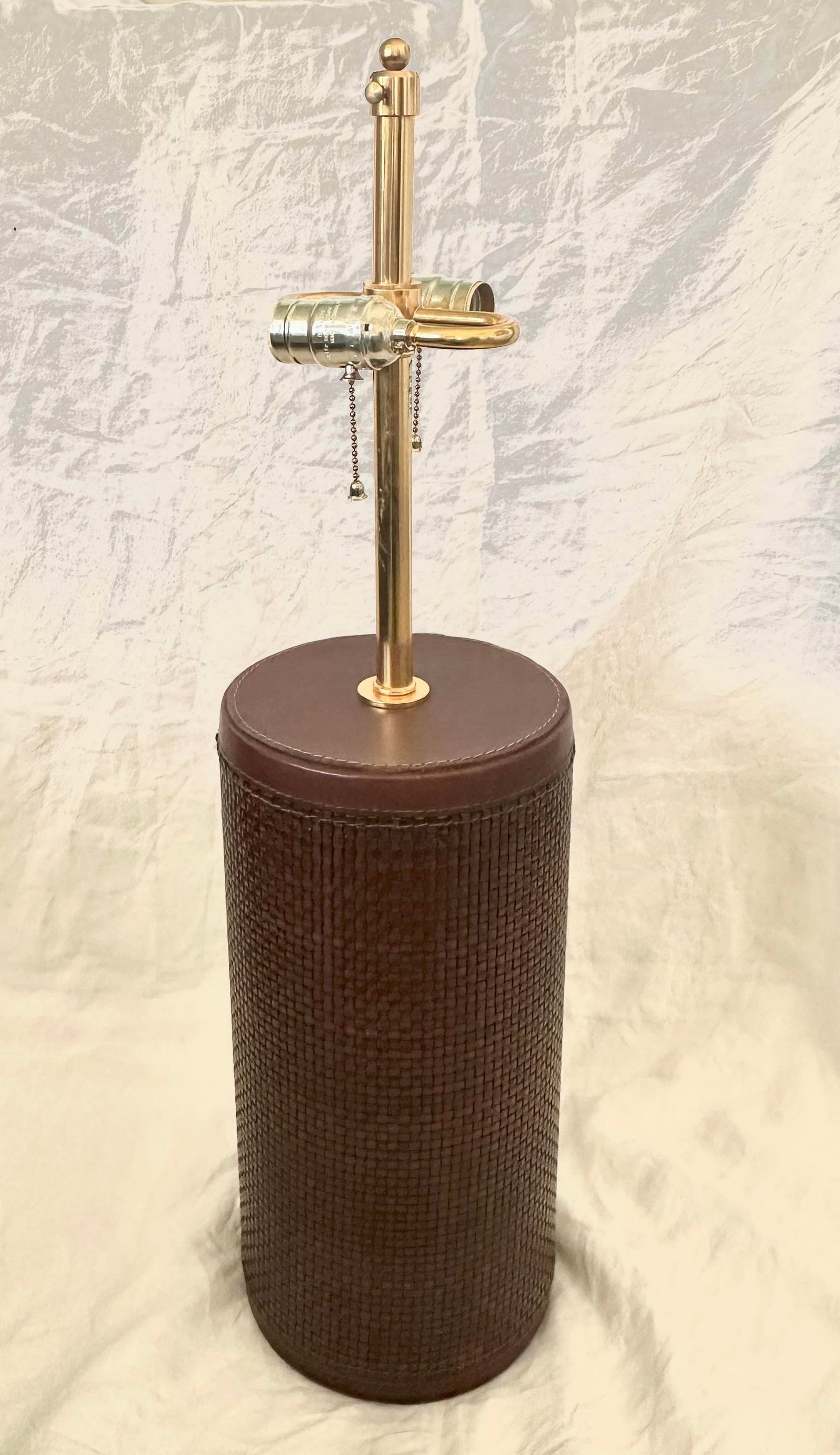 Baker Knapp & Tubbs Wrapped Woven Leather & Brass Cylinder Table Lamps - 7