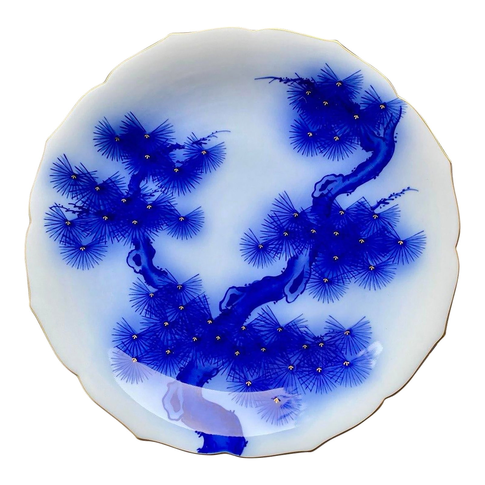 Mid 20th Century Koransha Japanese Cobalt Blue Pine Tree Porcelain Charger: Striking vintage Japanese porcelain charger featuring an elegant white ground with flowing cobalt blue pine boughs accented by delicate hand-applied gilt decoration. The design wraps gracefully across