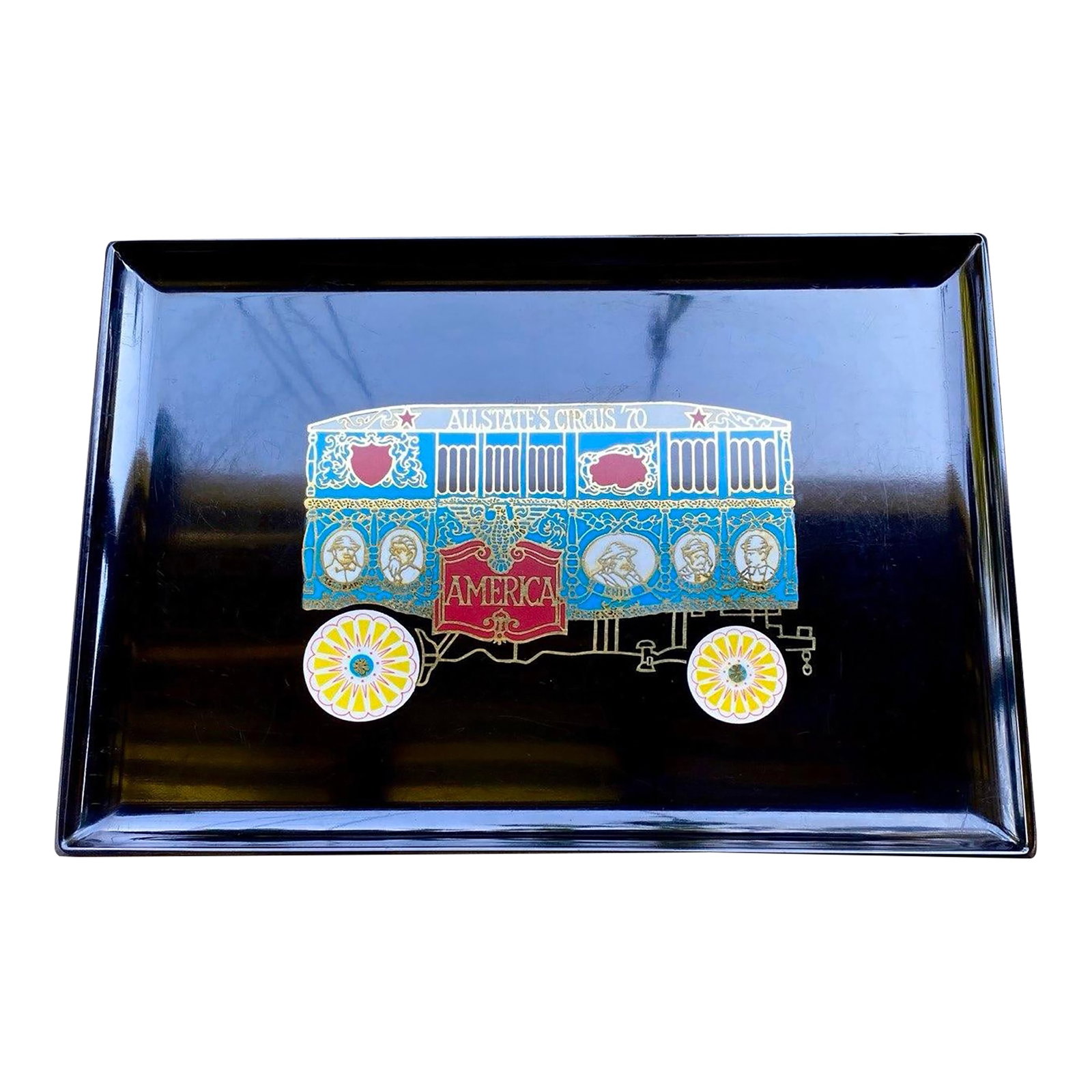 Vintage Couroc of Monterey "America" Circus Wagon Tray | Barnum & Bailey Commemorative Design | Mid-: A fascinating and historically inspired vintage Couroc of Monterey serving tray featuring a reproduction of the famous "America" Circus Wagon, one of the most celebrated parade wagons in American circ
