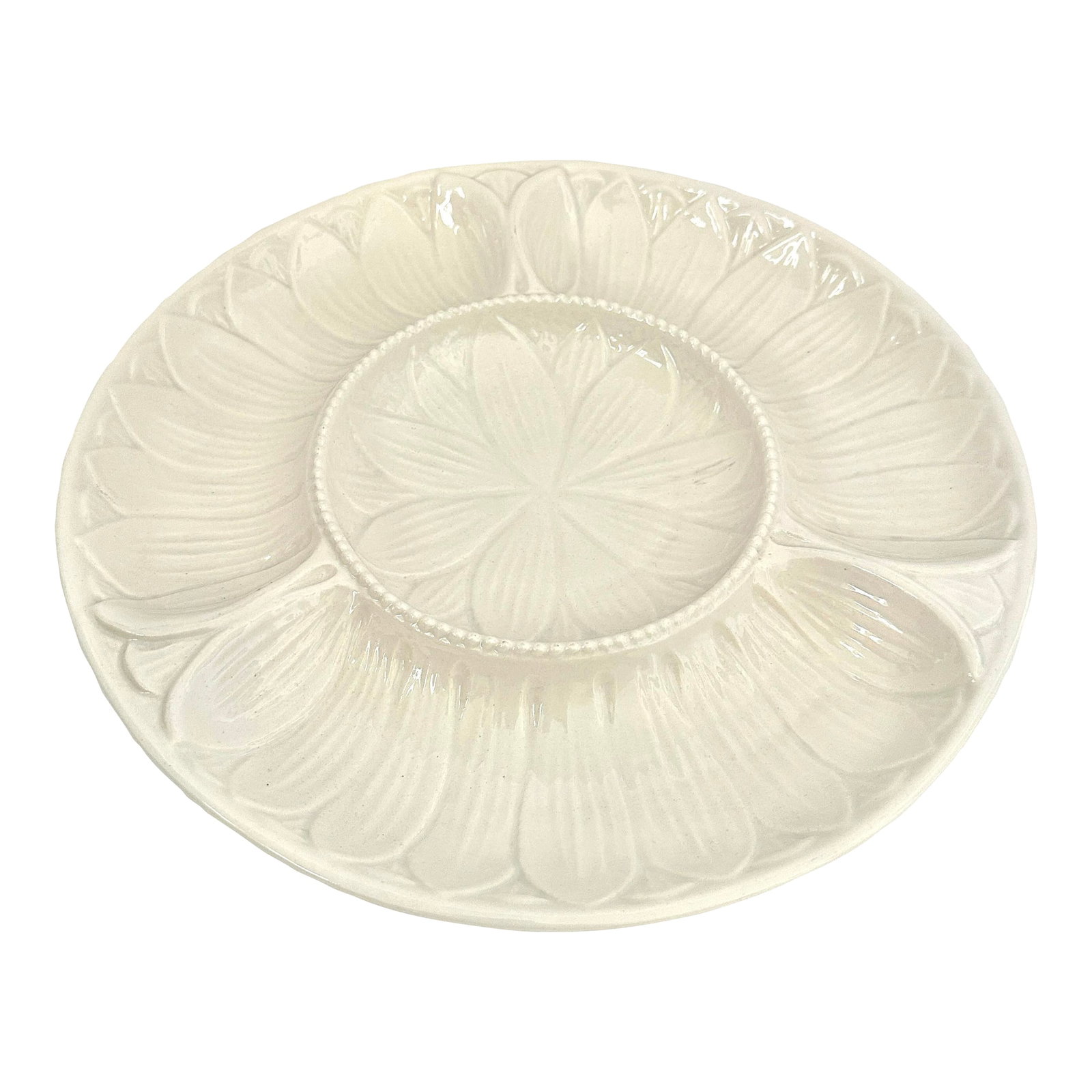 Vintage California Pottery Artichoke Divided Platter: Vintage California Pottery Artichoke Divided Platter with 3 sections and a middle. Perfect for parties, bbq etc. I also have artichoke individual plates available also in my listings. 13.5in round Mak