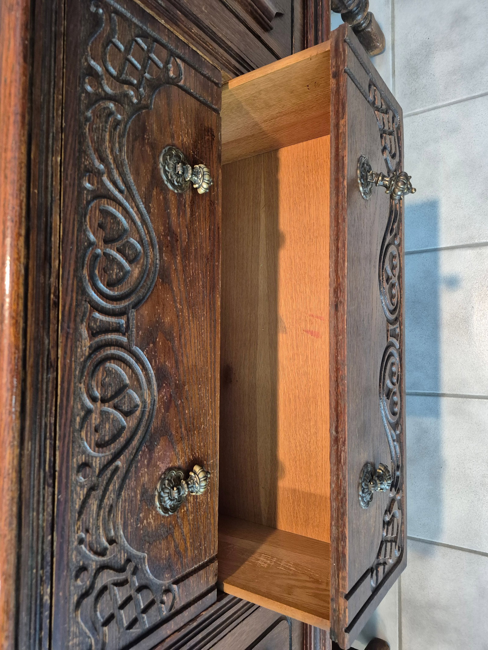 1920s Oak Jacobean Revival Buffet Sideboard - 7
