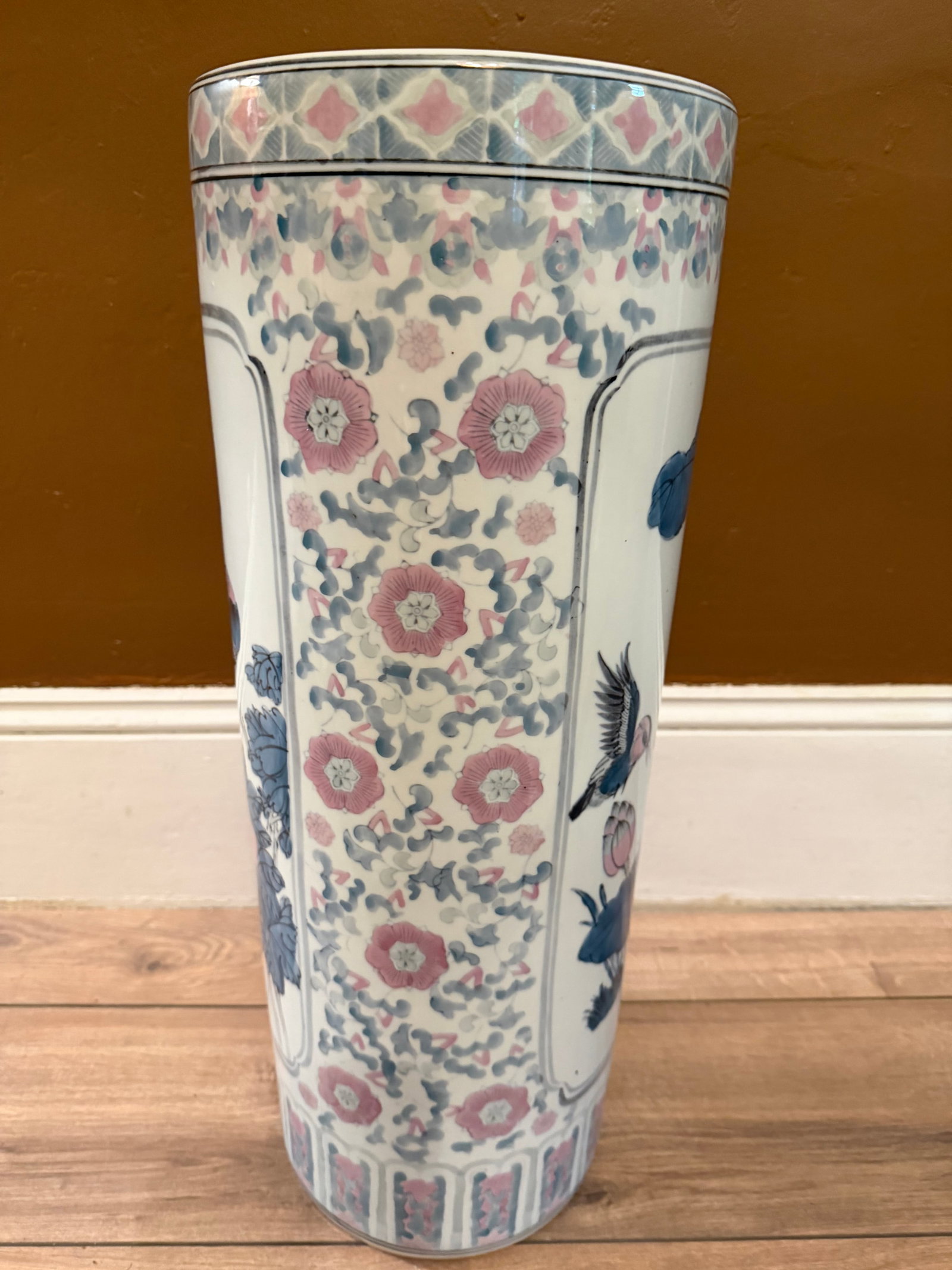 Vintage Ethan Allen 24" Chinoiserie Blue & Pink Umbrella Stand With Silver Trim - 2
