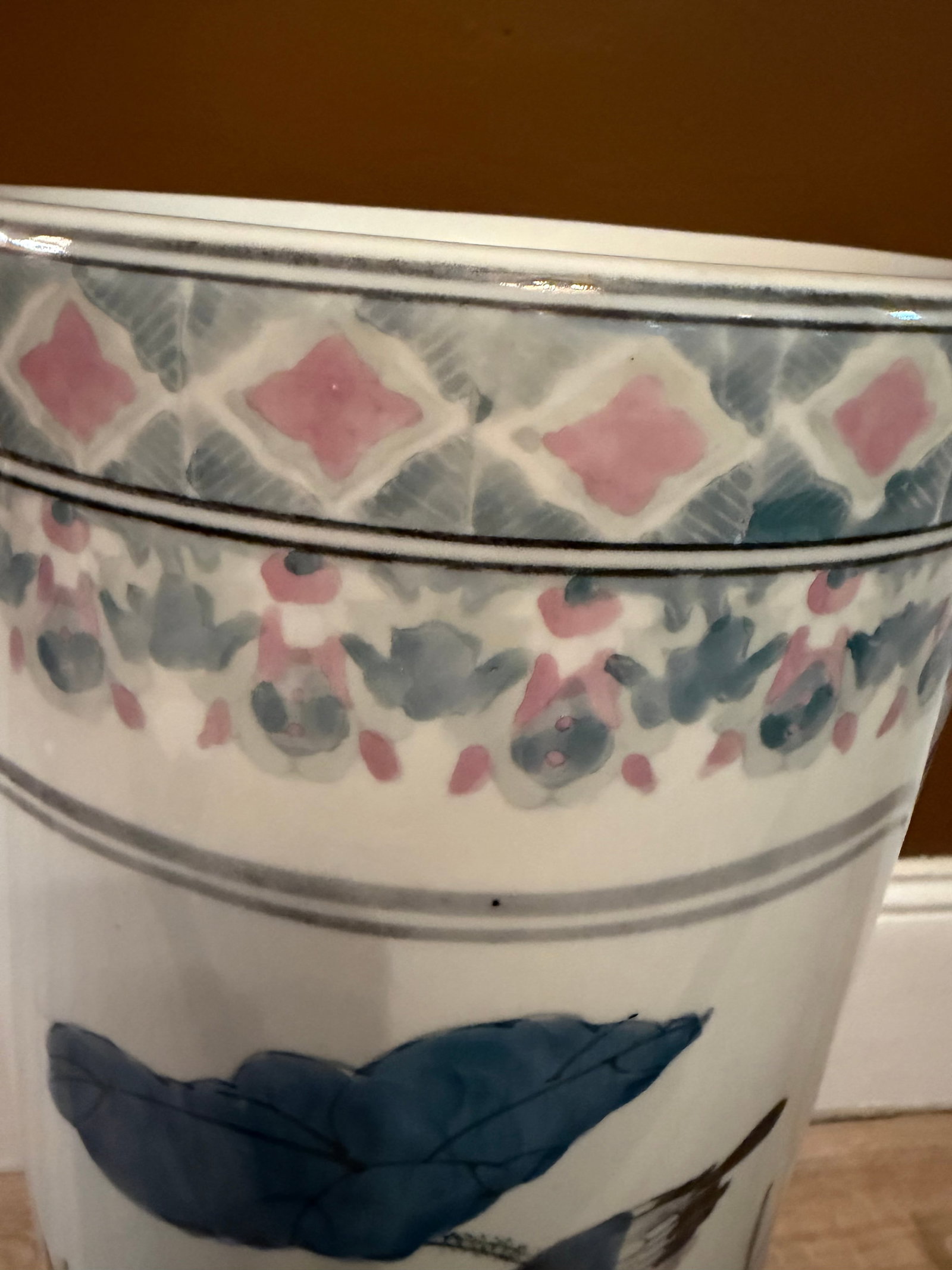 Vintage Ethan Allen 24" Chinoiserie Blue & Pink Umbrella Stand With Silver Trim - 4