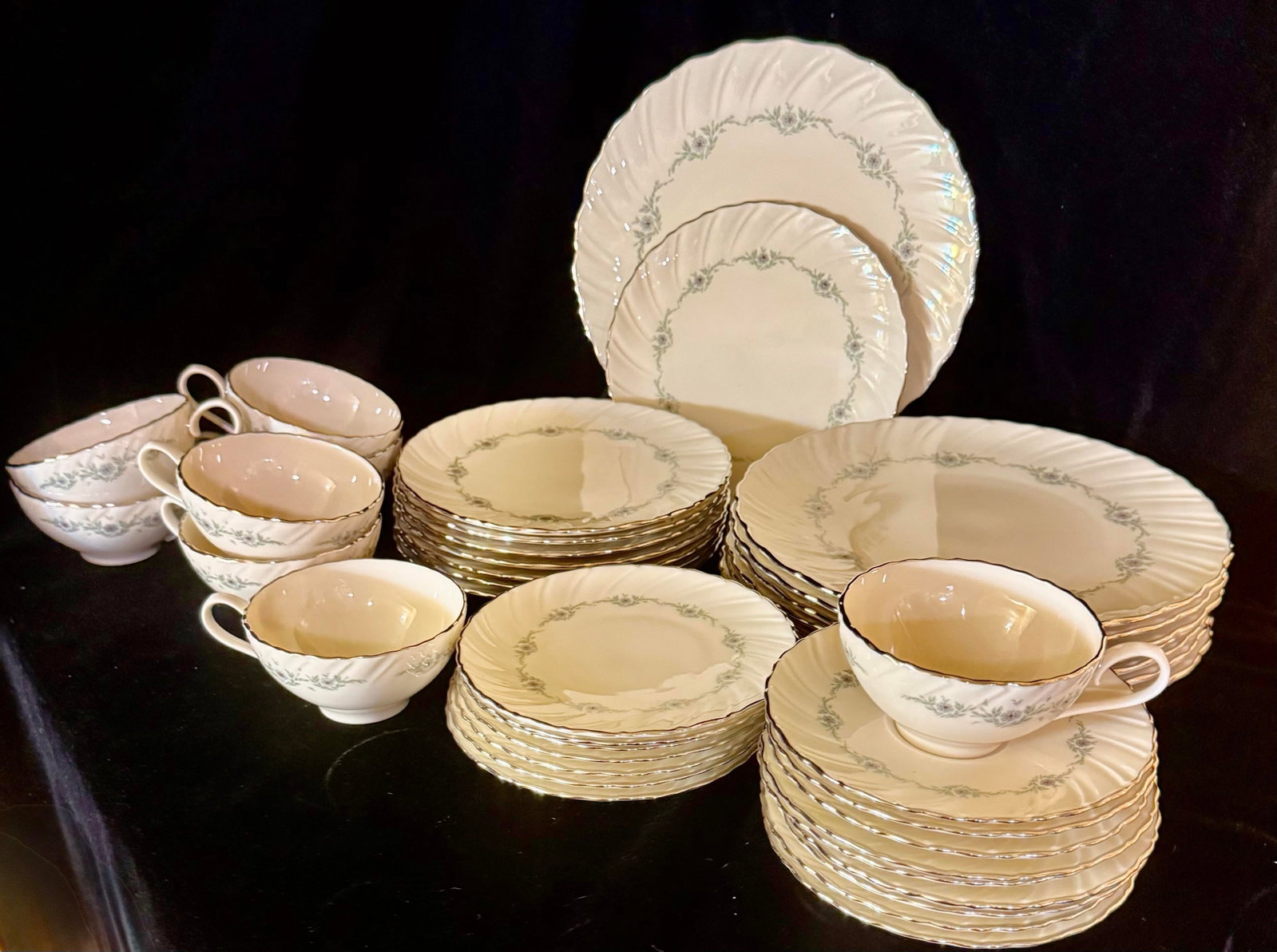 1980s Lenox Musette Service for Eight Dinnerware - 40 pcs - 2